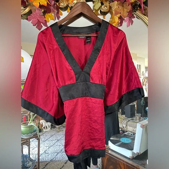 Bisou Bisou Vintage Kimono Top BoHo Empire Tie Waist Red and Black Satin - Picture 1 of 6